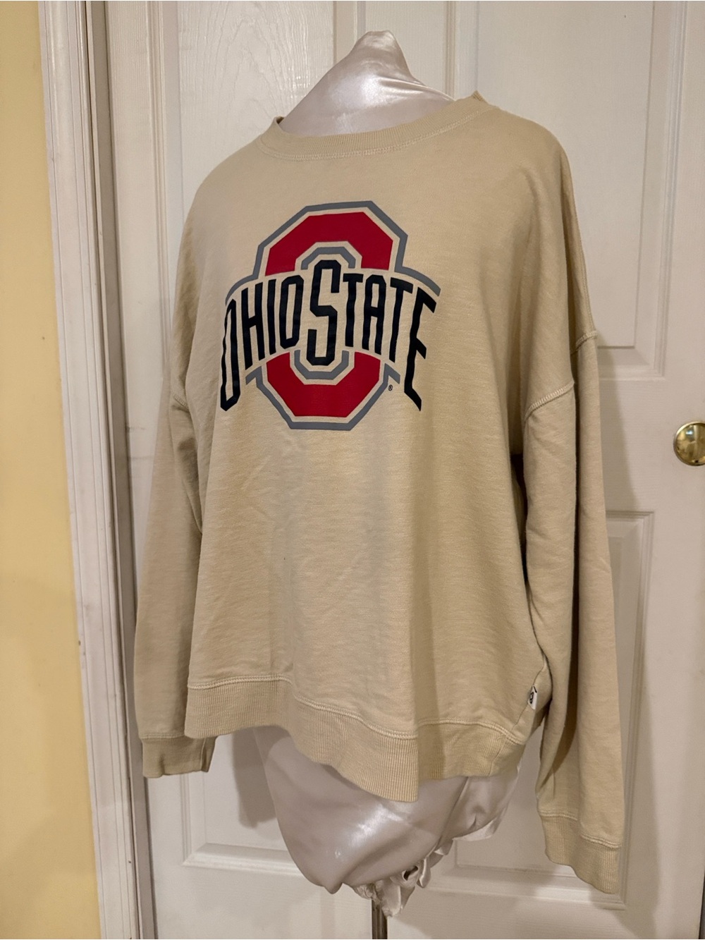Colosseum Ohio State Buckeyes Beige Logo Crewneck Sweatshirt (sz - XL)